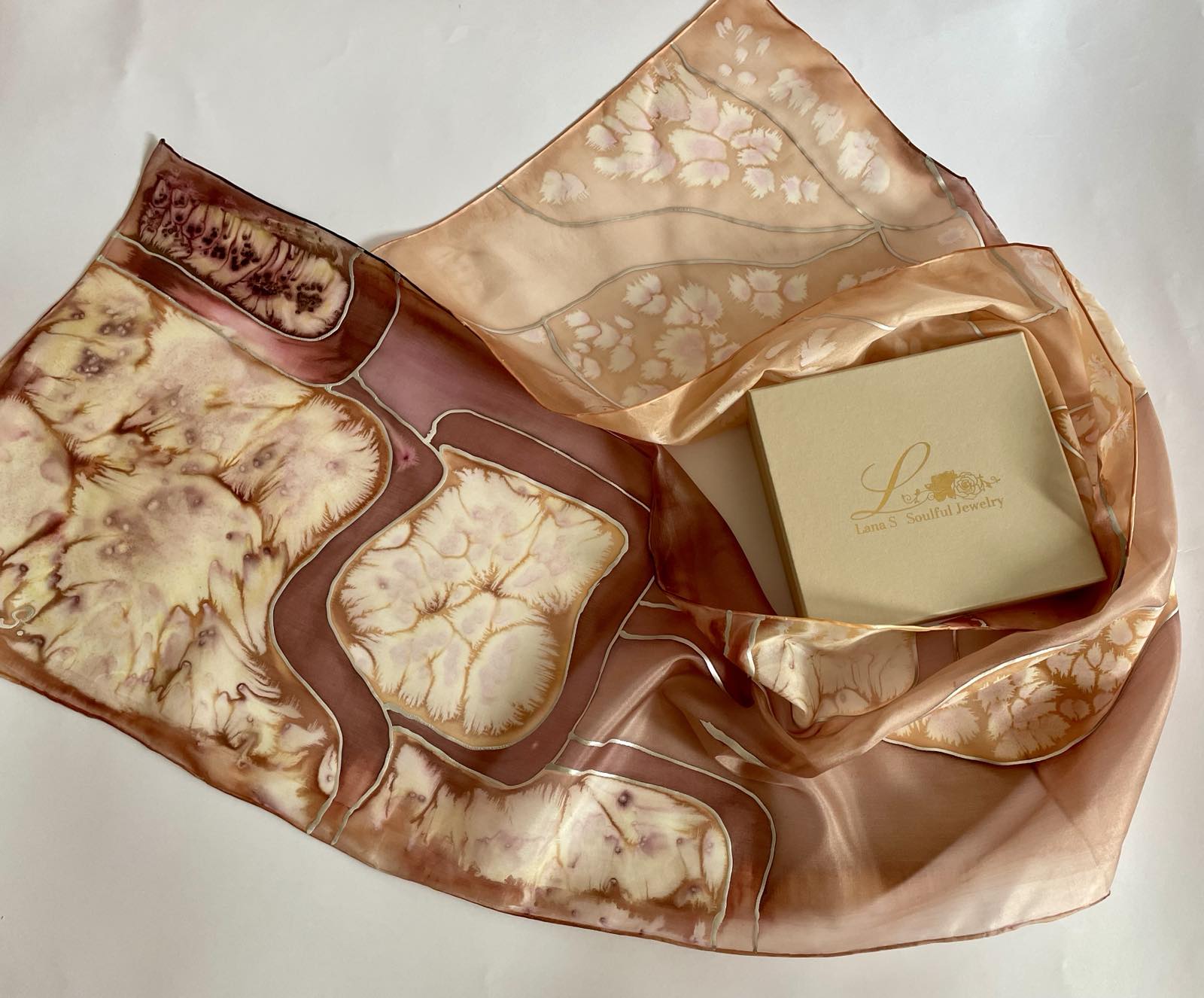 Svilena ešarpa slikana rukom ~ Chestnut Shell - Слика 7